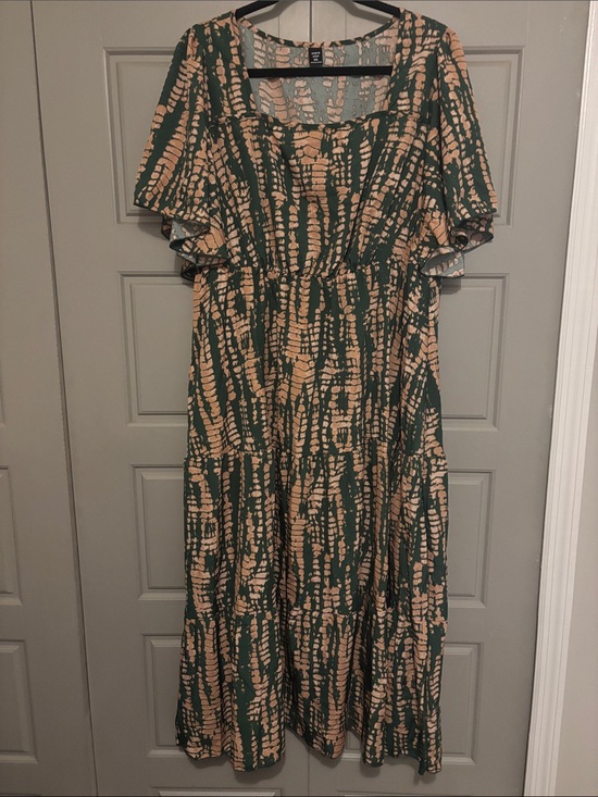 SHEIN Dresses & Skirts - SHEIN Green and Cream Abstract Print Maxi Dress